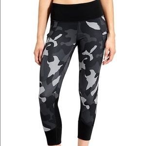 Athleta Camo Relay Capri 2.0 Leggings, XS
